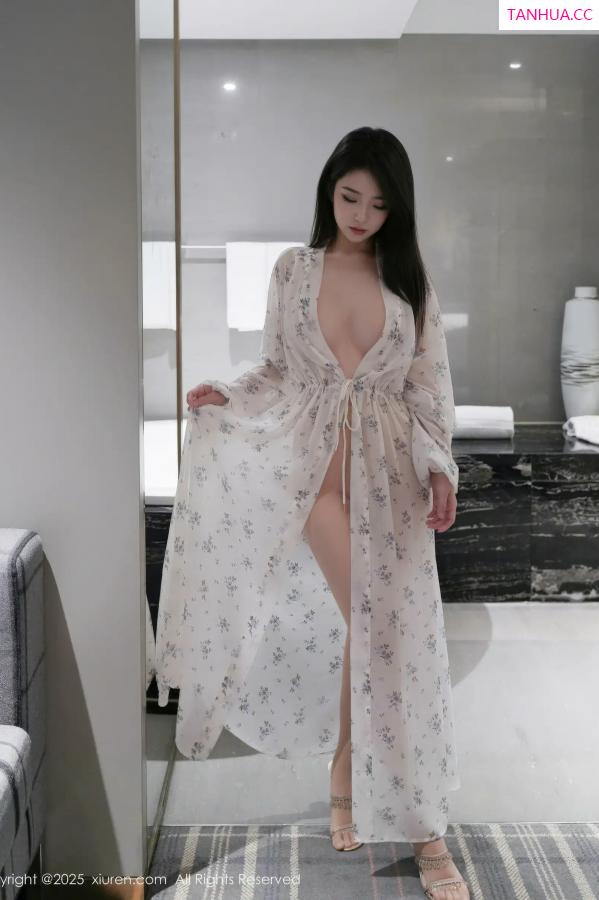   [XiuRen]高清写真图 2025.11.14 No.10988 烧烧小桃 性感长裙第24张图片